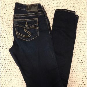 W27/L31 Silver Brand Suki Mid Super Skinny Jeans
